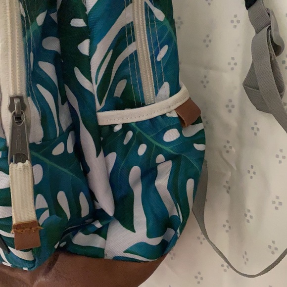 Backpack - Picture 3 of 4